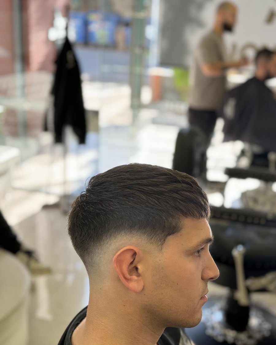 Textured crop με χαμηλό ξεθώριασμα στο Voukou Barbershop