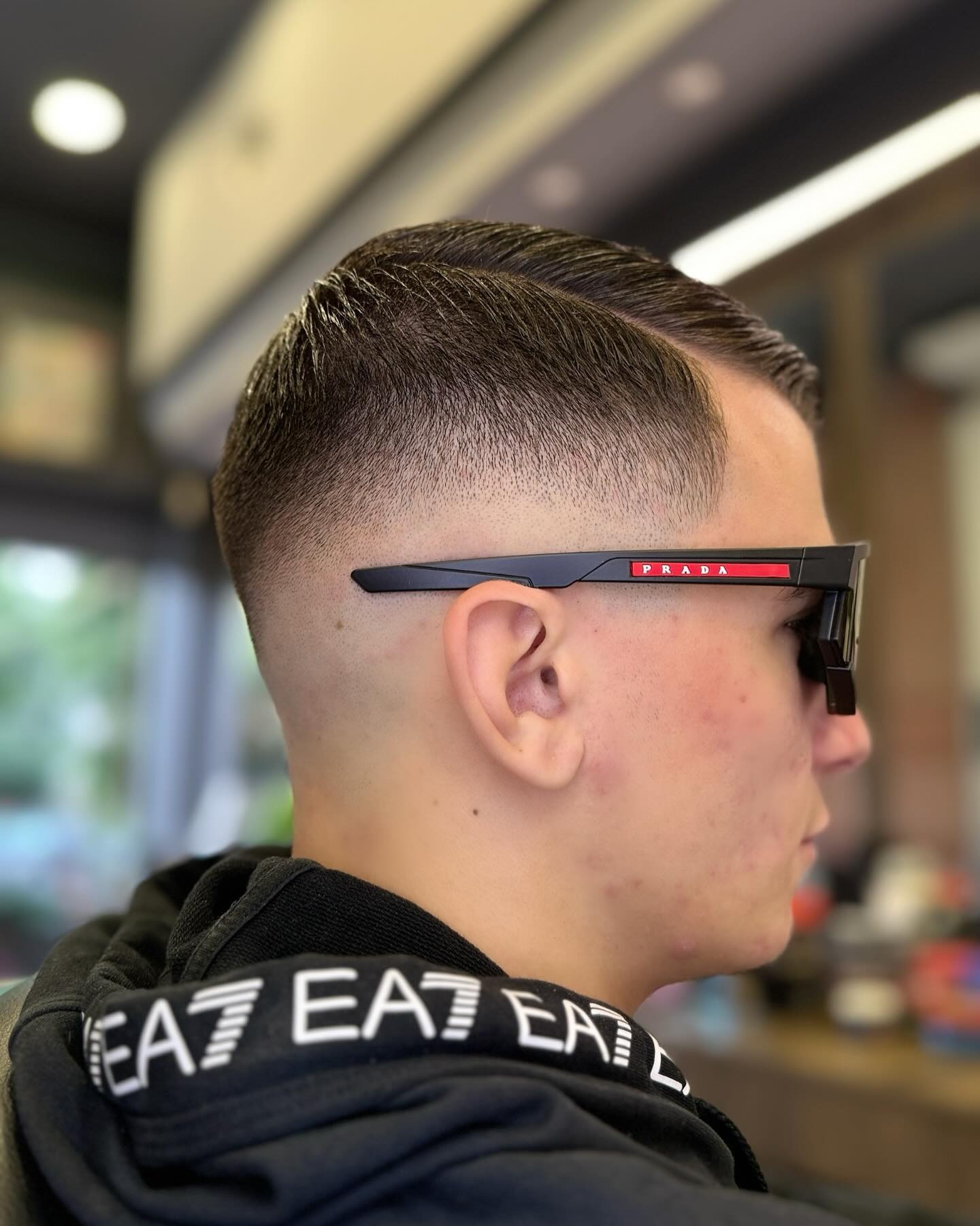 Pompadour με skin taper fade στο Voukou Barbershop